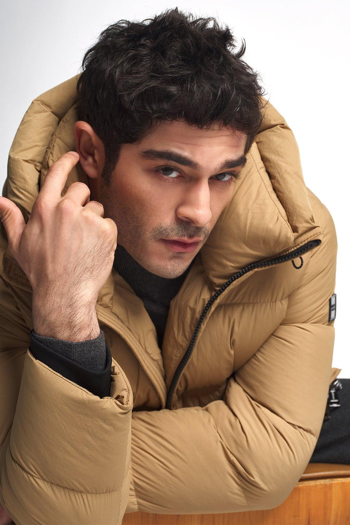 The Camel Luxe Goose Down Men's Coat: Unparalleled Warmth and Timeless Elegance - Texmart