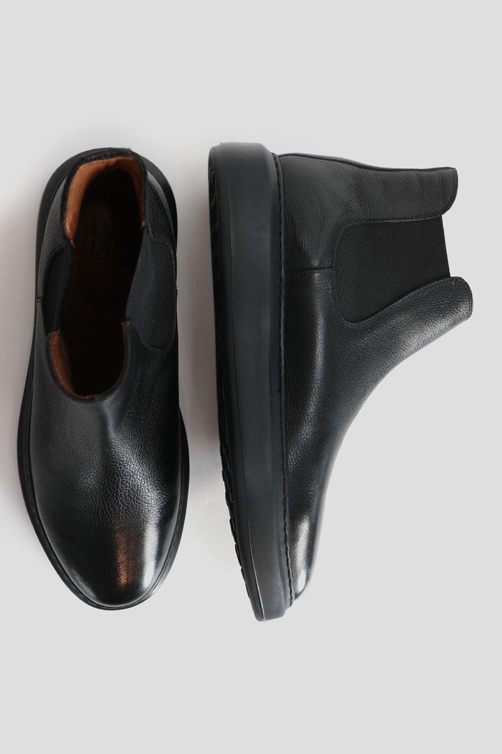 Refined Elegance: Noir Leather Men's Boots - Texmart